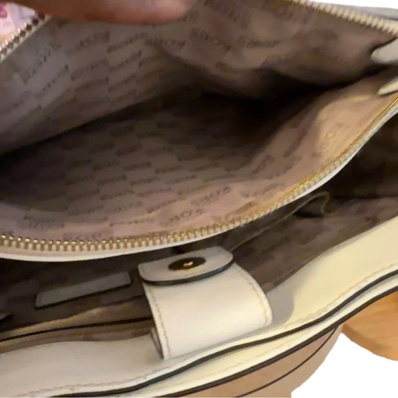 Michael Kors White Kellen Ladies Large Leather Satchel Handbag Purse. - Picture 11 of 12